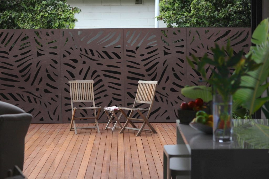 Outdoor privacy screen